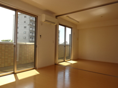 【居間・リビング】 | ルミエール朝生田・