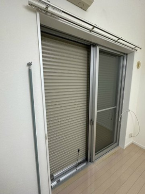 【セキュリティ】 | アトレ三田 | 防犯シャッター雨戸付きなので夜やお出かけ時も安心です！雨戸は冬場の寒さ対策にもなります◎