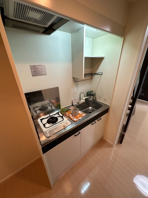 【キッチン】 | アトレ三田 | 白を基調としたキッチンです！場所を取るお鍋やお皿もすっきり収納できます♪