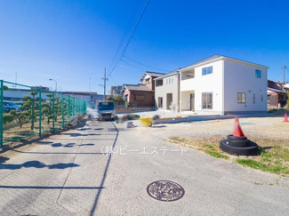 【前面道路含む現地写真】