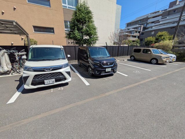 エバーグリーンフォレストの駐車場