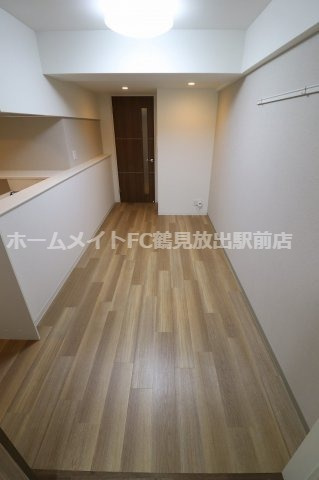 Parvis Flora Tsurumiの居間・リビング