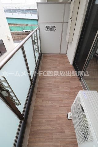 Parvis Flora Tsurumiのバルコニー