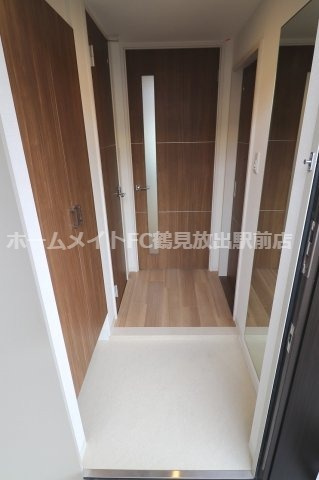 Parvis Flora Tsurumiの玄関