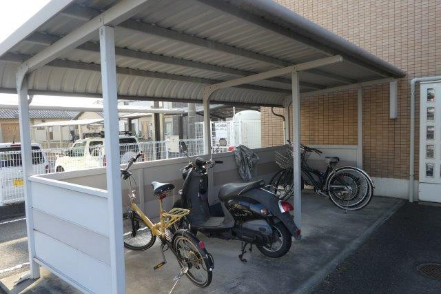 総社市中央６丁目の賃貸マンションのその他共用部分|自転車置き場
