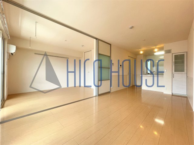 D-roomあずま町Aの居間・リビング