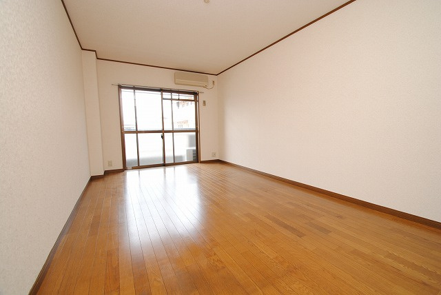 アビタシオンGTの居間・リビング|同建物　イメージ写真