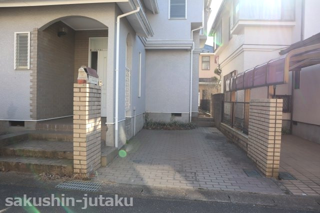 花園町　中古戸建の駐車場