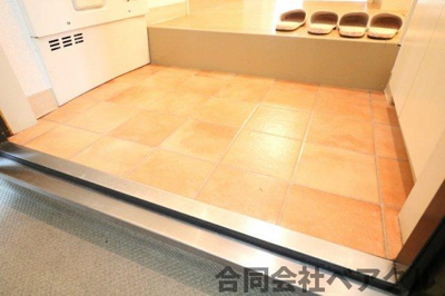 【玄関】 | フラット　オク | 明るい玄関です