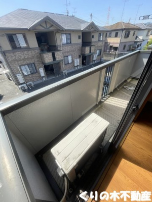 【バルコニー】 | リヴェールコート C棟 | 外からの目が気にならないバルコニーで洗濯物が干せます