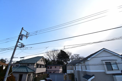 【展望】 | 稲城市百村　新築戸建て　全3棟　1号棟 | 武蔵野の緑を存分に楽しめるのは、低層住宅地域ならではの眺望。夜は星空を見ながらご家族で語り合いを…