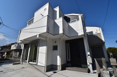 【外観】 | 稲城市百村　新築戸建て　全3棟　1号棟 | 周辺環境に溶け込み、それでいて個性豊かなデザインは住まう人に優越感をもたらしてくれます。
