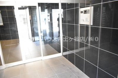 【エントランス】 | ラフィスタ横浜吉野町