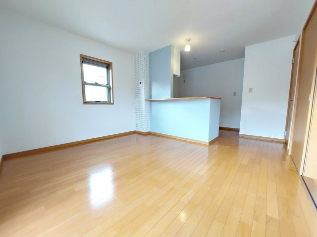 リビングタウン狭山池D棟の居間・リビング