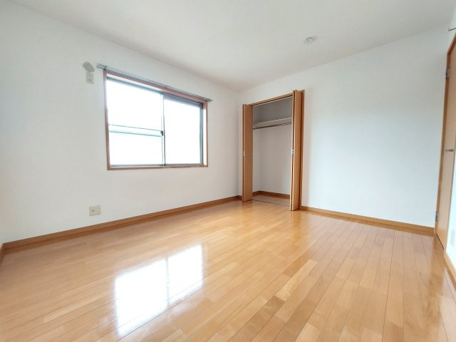 リビングタウン狭山池D棟の洋室