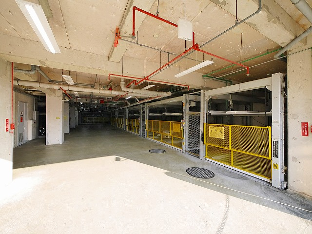 メゾンドール東生駒の駐車場|車をお持ちの方に嬉しい駐車場付きの物件です