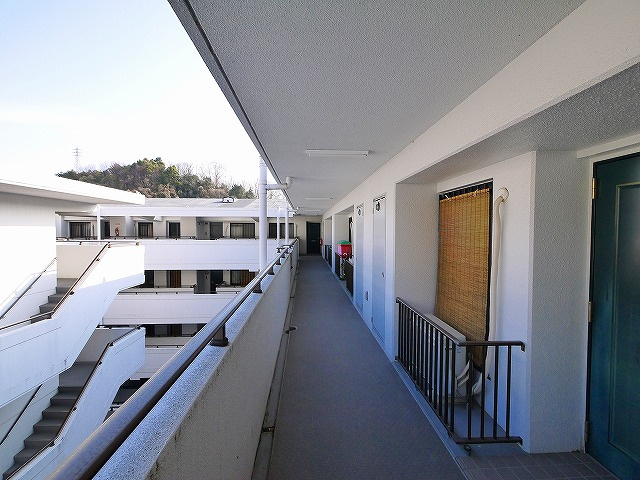 メゾンドール東生駒のその他共用部分|廊下部分です