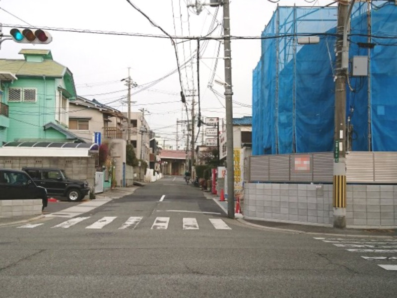 池田市荘園１丁目の新築一戸建の前面道路含む現地写真