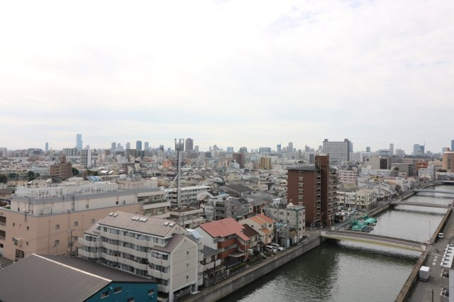 アトレ城東の展望|別角度からのバルコニーからの眺望です。
上層階につき見晴らし良好ですよ♪