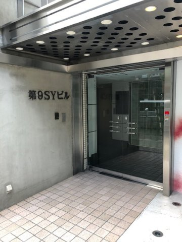 渋谷区神宮前６丁目の店舗一部のエントランス