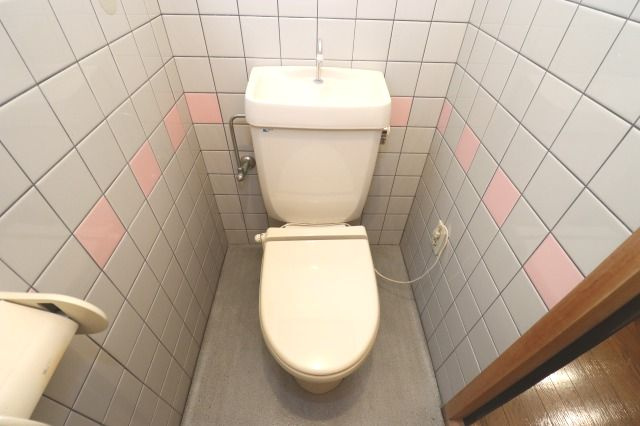 ロイヤルガーデン南宝永町のトイレ|落ち着いた色調のトイレです
