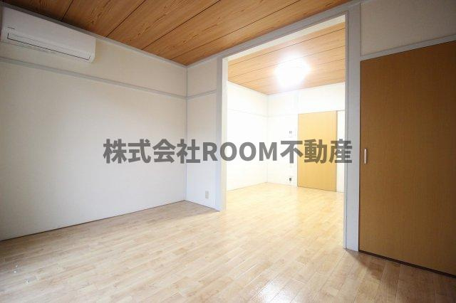 下沖ハイツの洋室|コンパクトで使いやすい洋室です