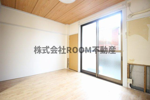 下沖ハイツの寝室|落ち着いた色調の洋室です