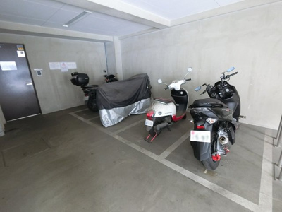【その他共用部分】 | スタジオデン横濱大通り公園 | バイク置場です。