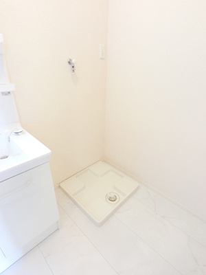 【洗面所】 | カスタリアⅣ | 洗濯機置き場です。防水パンあります。