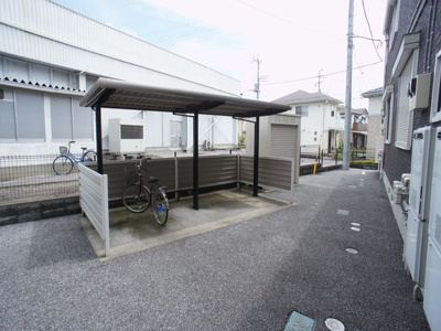 【その他共用部分】 | ボヌールA | 屋根付きの駐輪場があります♪