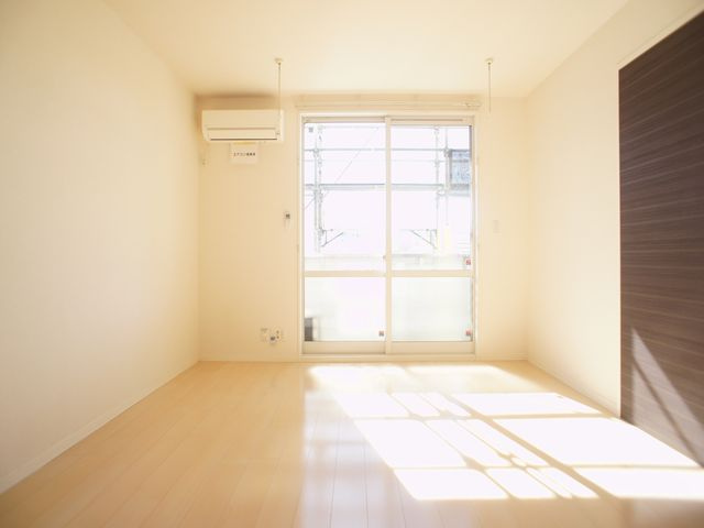 【居間・リビング】 | ボヌールA | 便利な室内物干しとエアコンが付いています♪