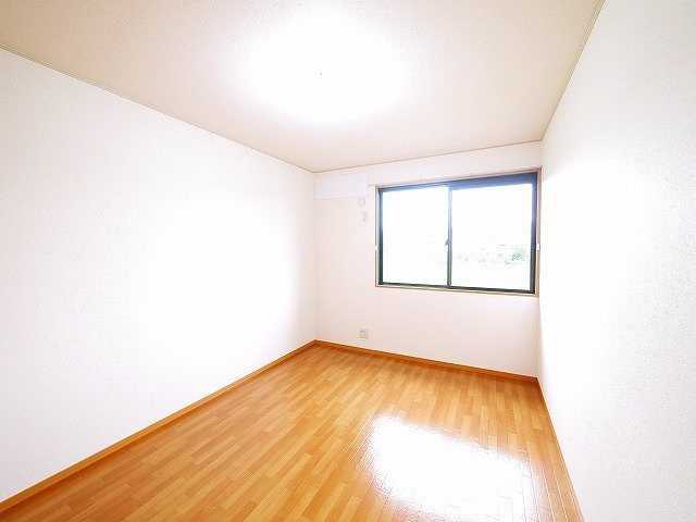 セジュール三笠Bの洋室|コンパクトで使いやすい洋室です