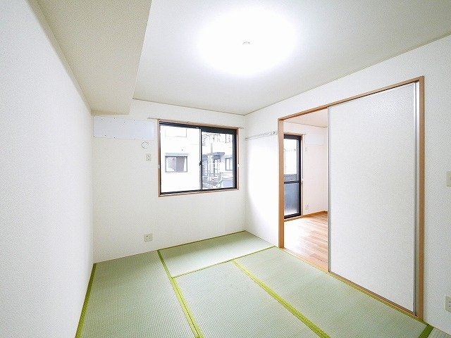 セジュール三笠Bの和室|明るい和室です