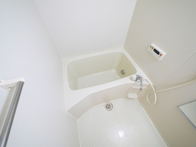 セジュール三笠Bの浴室|コンパクトで使いやすいお風呂です