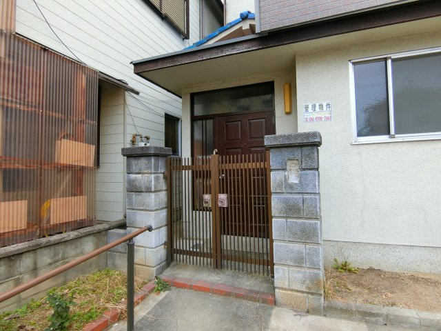 西板持戸建のエントランス