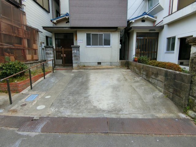 西板持戸建の駐車場