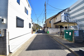 【前面道路含む現地写真】 | スッキリとした４ｍ幅の前面道路。