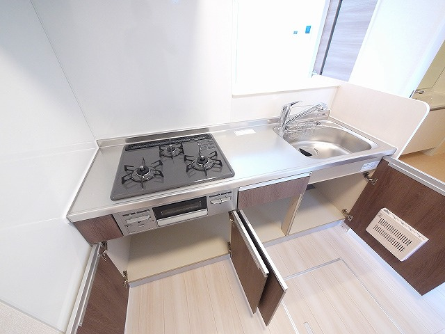 グランドール　ヴィラのキッチン|コンパクトなキッチンで掃除もラクラク