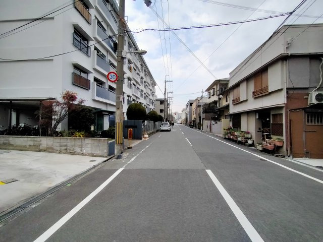 ケーズグランデ塚本1の前面道路含む現地写真|淀川の河川敷でスポーツも楽しめます♪