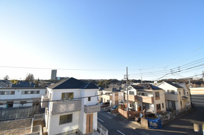 【展望】 | 多摩市和田２期９棟　新築戸建て　９号棟 | 武蔵野の緑を存分に楽しめるのは、低層住宅地域ならではの眺望。夜は星空を見ながらご家族で語り合いを…