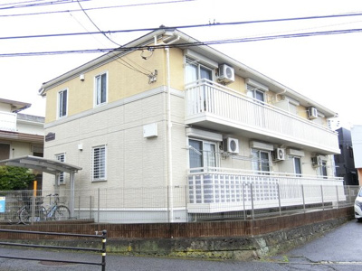 【外観】 | Maison新桜ヶ丘/メゾン新桜ヶ丘 | 横須賀線「保土ヶ谷」駅と相鉄本線「二俣川」駅にアクセス可能なバス停まで徒歩4分！雨の日の通勤やお出かけもバス利用でスムーズです♪
