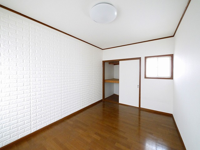 岡本ハイツ（西大寺北町）の洋室