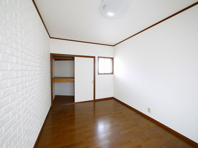 岡本ハイツ（西大寺北町）の洋室