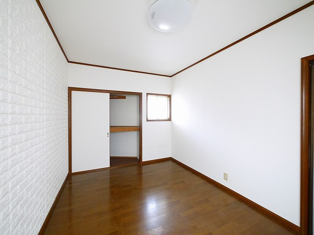 岡本ハイツ（西大寺北町）の洋室