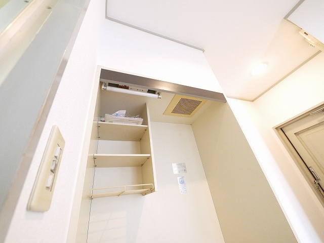 キリン1番館のキッチン|キッチンの吊戸棚です