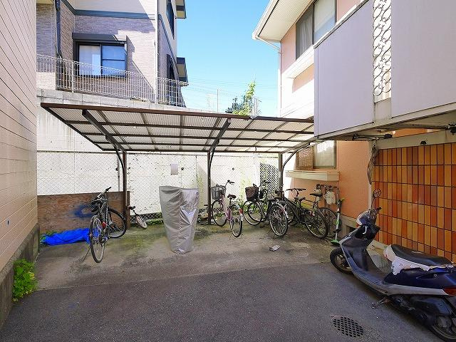 エクセレントハイツAのその他共用部分|駐輪場には屋根が付いています