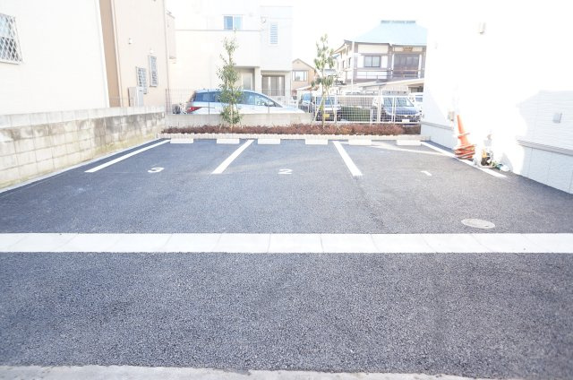 クレスティークの駐車場|駐車場。現在、空き区画は御座いません。
