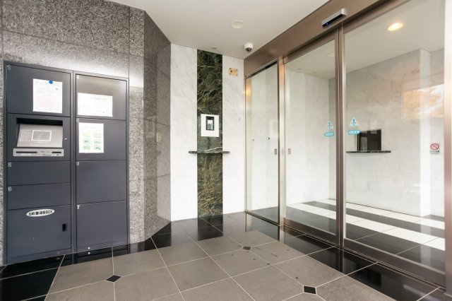 サヴォイ　ザ・リバーテラス　6階のエントランス