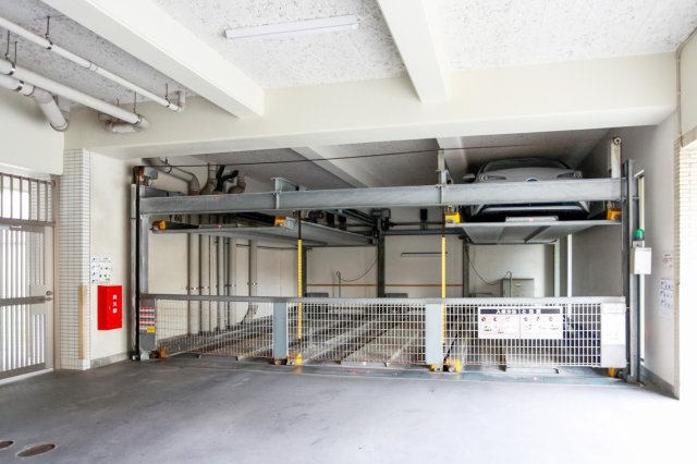 サヴォイ　ザ・リバーテラス　6階の駐車場