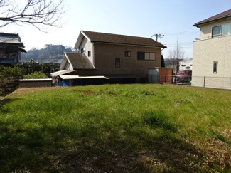 【外観】 | 袖ケ浦市蔵波　土地　長浦駅 | 東側からのアングルになります。
【建築条件なし】建築しやすい高台の整形地！
2階建ての住宅から眺める眺望は日々の疲れを癒します♪
閑静な住宅地に付き子育て環境も良好です！
長浦駅まで徒歩約5分で便利！